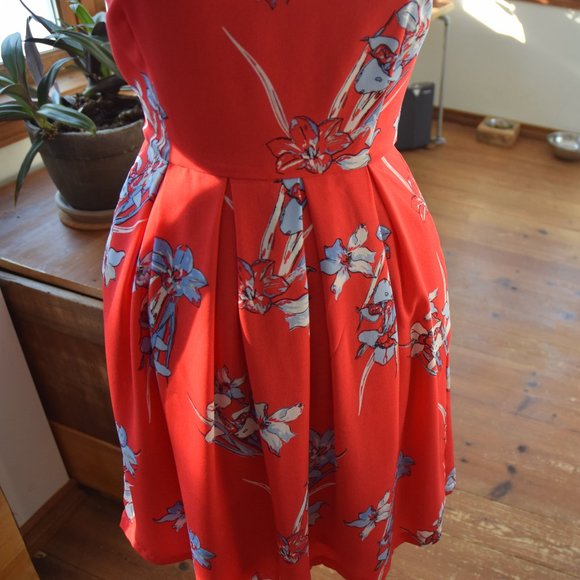Coral flowered dress (With pockets!) - Picture 3 of 7